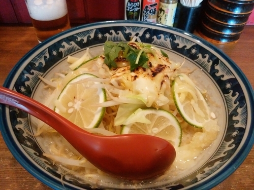 「岩塩レモンチーズラーメン＋ビール」@ラーメンアキラの写真