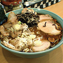 「梅吉ラーメン680円＋大盛320g100円＋チャーシュー3」@らーめん梅吉の写真