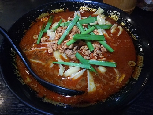 「麻辣刀削麺（マーラーメン）　（大盛り）」@劉家 西安刀削麺 堀田店の写真