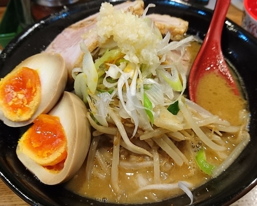 「味玉味噌チャーシュー麺　ヤサイニンニク」@麺処 花田 上野店の写真