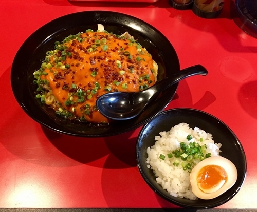 「トマとうがらしのエスプーまぜそば 追い飯ツキ【限定】」@辛味噌拉麺BOMBERの写真