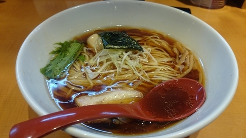 「香彩鶏だし醤油味玉らーめん」@麺屋 翔 品川店の写真