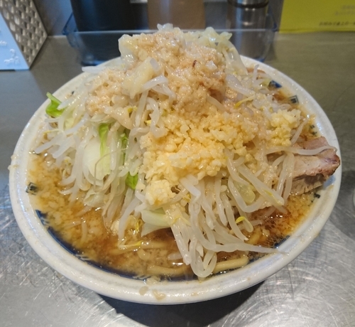 「らーめん+チャーシュー　ヤサイニンニクアブラ」@らーめん大 蕨店の写真