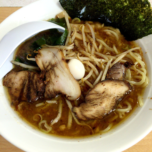 「醤油ラーメン（カス・アブラ）」@らぁめん廣の写真