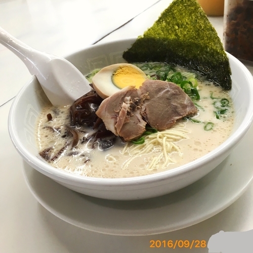 「ラーメン　麺バリカタ」@博多天神 渋谷南口店の写真