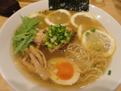 「【限定】厚切りチャーシューとレモン塩そば」@こいけ屋の写真