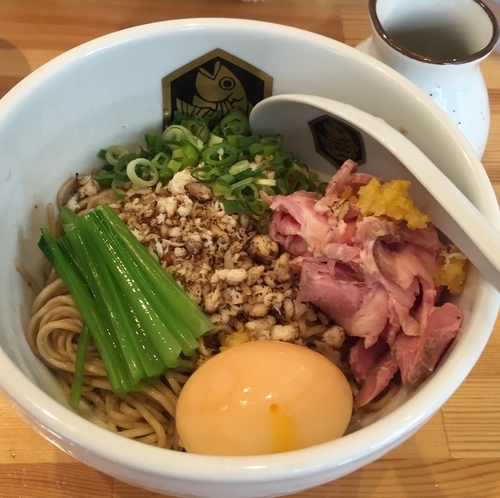 「鯛油そば(スープ付き)700円+炙り真鯛ほぐしチャーシュー150」@真鯛らーめん 麺魚の写真