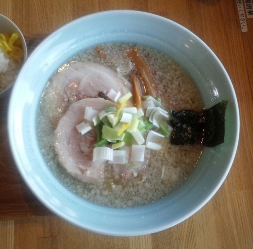 「中華麺(塩・ストレート麺・硬さ普通・背脂普通)大盛800円」@中華麺 ごとうの写真