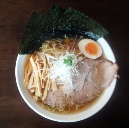 「特黒中華850円大盛100円増」@塩結びの写真