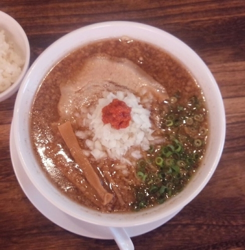 「魚介醤油ラーメン800円大盛100円増・半ライス100円」@自家製麺 KENの写真