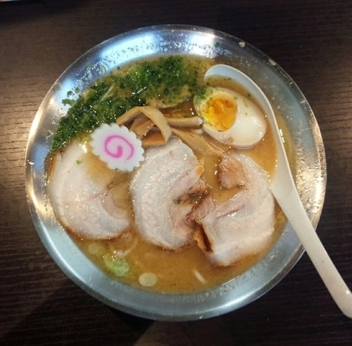 「辛糀味噌ラーメン750円辛味噌抜き・味玉トッピング」@とんとんラーメンの写真