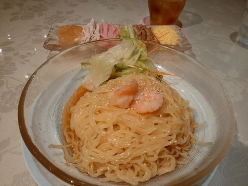 「冷やし中華＋紹興酒」@中国料理 龍亭の写真