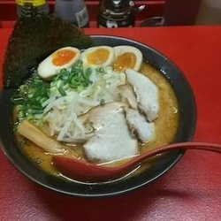 とろ味噌らーめん700円、半熟味玉100円