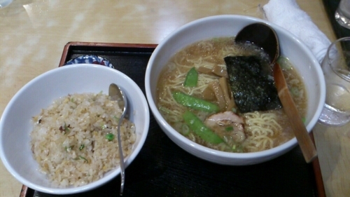「正油らーめん＋半チャーハン_680円」@らーめん 童童の写真