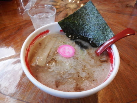 「ハーフラーメン（とんこつ）」@ラーメンさんぱち 平和通店の写真