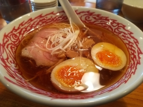 「芳醇醤油ラーメン味玉のせ＋替え玉」@でびっと 狭山店の写真