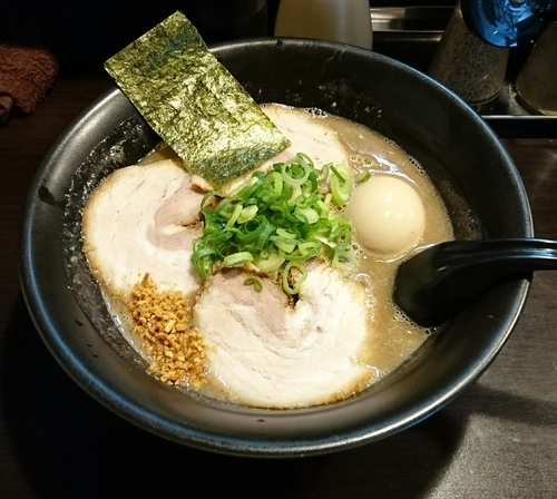 「味玉ラーメン+替玉」@ラーメンくれはの写真