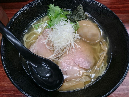 「鯵と鶏の塩ラーメン、味玉」@麺や 睡蓮の写真