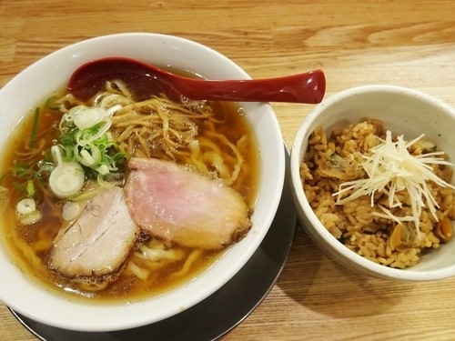 「喜多方らーめん （醤油） 820円 ＋ 深川めし 300円」@麺や 七彩 八丁堀店の写真