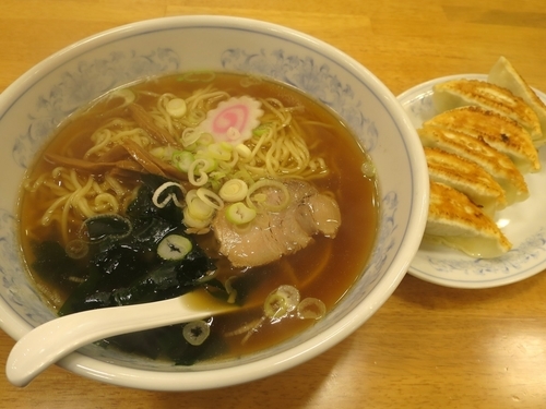 「満州ラーメンと餃子 ５６０円」@ぎょうざの満洲 前橋南モール店の写真