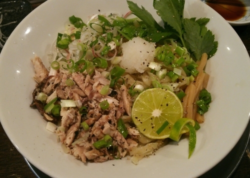 「秋刀魚の和えそば　800円」@立ち呑み居酒屋 金町製麺の写真