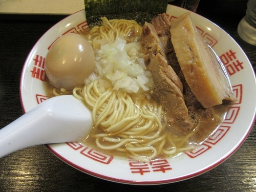 「淡麗中華ソバ（７５０円）＋味玉＋炊き込みご飯」@中華ソバ 伊吹の写真