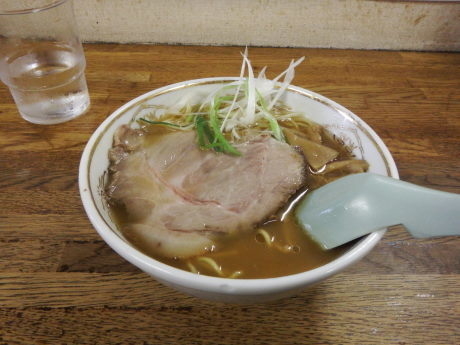 「醤油らーめん(半分)」@かとうらーめん 手稲本店の写真