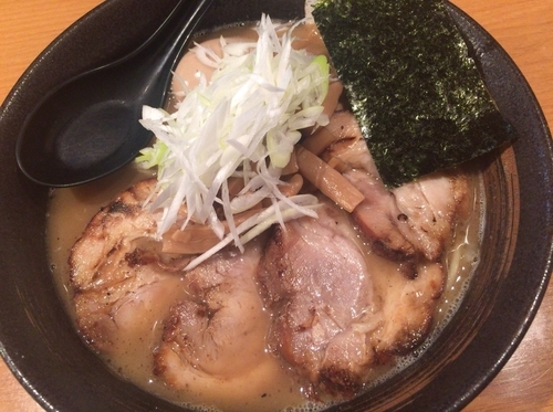 「チャーシューメン+味玉」@麺屋 炙りの写真