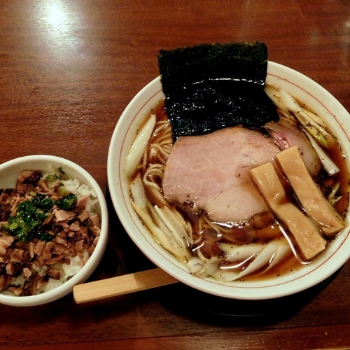 「信州王様中華そば(760円)+ネギ豚めし 小(無料)」@信州松本 麺肴ひづき 湯きりや 立川店の写真