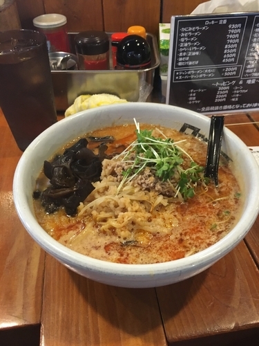 「杉式タンタン麺（950＜880+税＞1円単位の端数は切り捨て」@ロッキー 大網店の写真