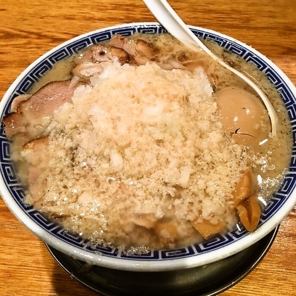 背脂煮干しラーメン味玉入り脂多め