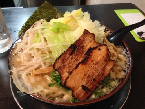 「極太ラーメン（にんにくしょうゆ）　￥８５０」@らーめん しんの写真