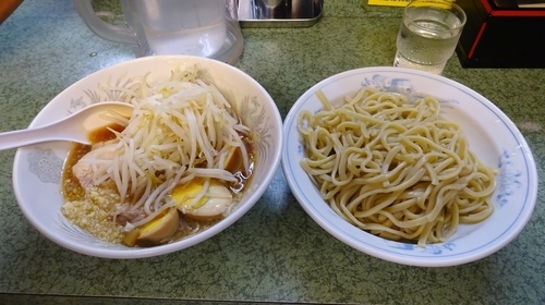 「小つけ麺（850円）＋味付煮玉子（100円）ヤサイニンニク」@ラーメン二郎 新宿小滝橋通り店の写真