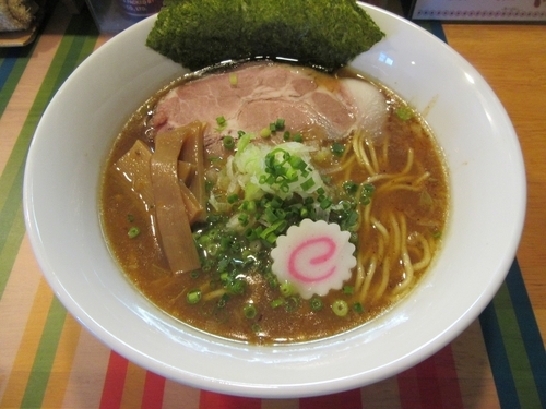 「らーめん　しょうゆとの出会い（７１０円）」@麺との出会いの写真