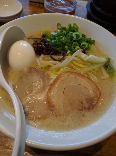 「野菜白丸 半熟塩玉子」@博多一風堂 たまプラーザ店の写真