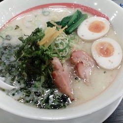 鶏白湯ラーメン（637円）+大盛（108円）