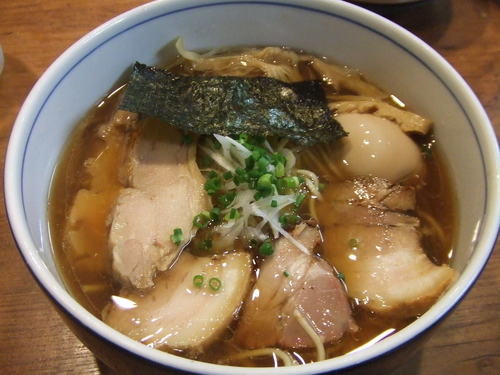 「醤油らーめん 全部入り　１０００円」@麺処 びぎ屋の写真