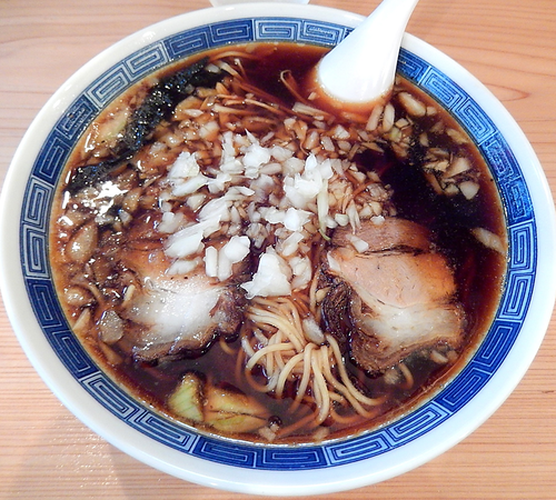 「しょうゆ＋玉葱（750円）」@麺酒盗ざい八の写真