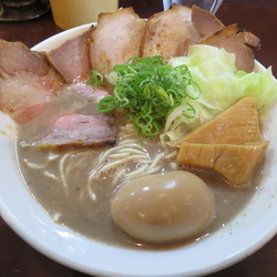 全部入り豚骨らーめん