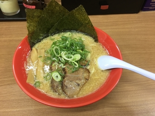 「熱血中華そば( 麺かため & 背脂多め)」@熱血らーめん in Yokohamaの写真