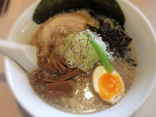 「らー麺 白」@らーめん岡崎 鶴ヶ島店の写真