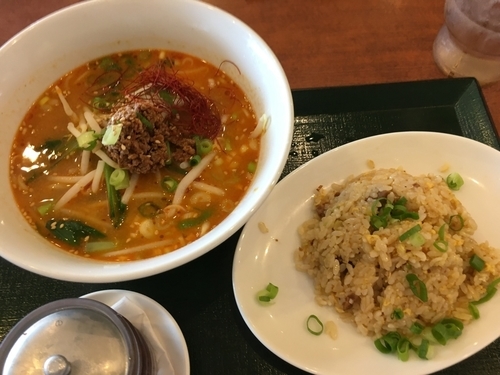 「担々麺880円+半チャーハン280円」@中華レストランChina Fan 草加店の写真