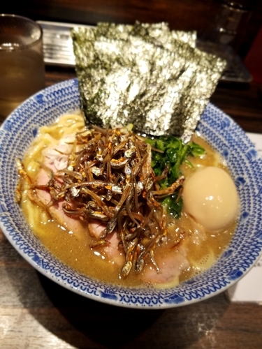 「特製煮干しらーめん+揚げ煮干し+ニボ増し」@東京煮干屋本舗の写真