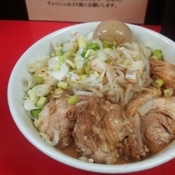 濃厚みそラーメン(並)+小豚+ねぎ1000円。