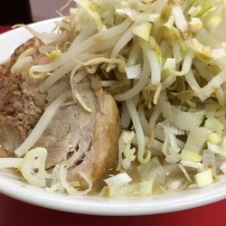 ラーメン、野菜チョイ増し、ネギ、ニンニク