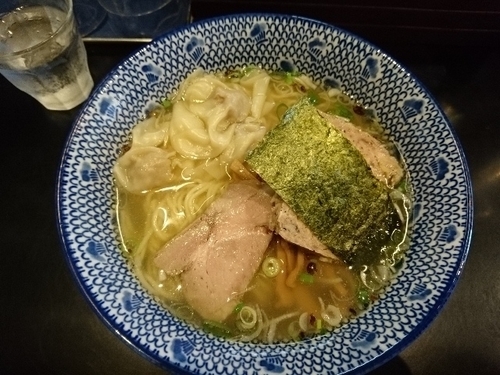 「ワンタン麺(塩)+特製パティ」@中華そば 薫風の写真