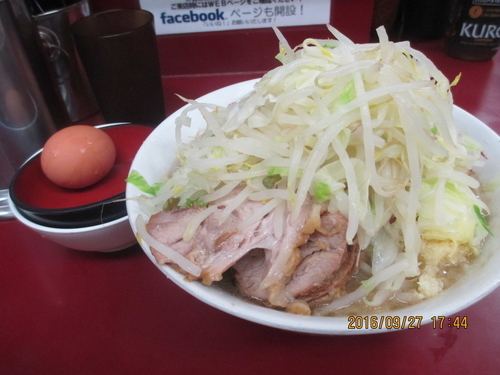 「ラーメン　ニンニク少な目野菜￥700　極上生たまご￥80」@ラーメン二郎 相模大野店の写真