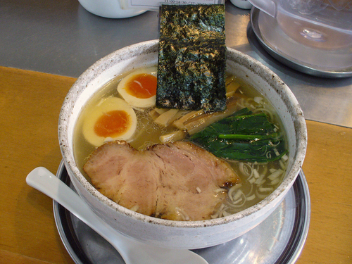 「鶏味玉塩ラーメン　770円」@麺屋 才蔵の写真