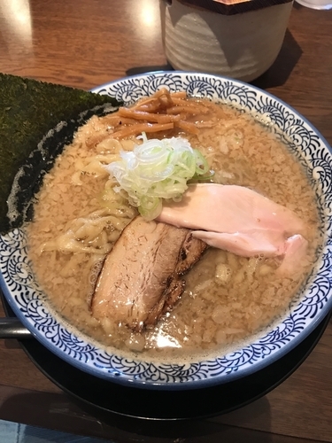 「背脂のこく煮干らぁめん➕大盛（無料）➕麺固め➕背脂多め」@千葉房総 麺のマルタイの写真