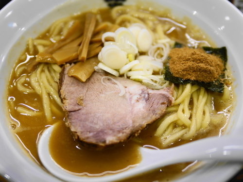 「ラーメン サービス300g＋サービスタマネギ」@つけ麺 紋次郎 大阪駅前第二ビル店の写真